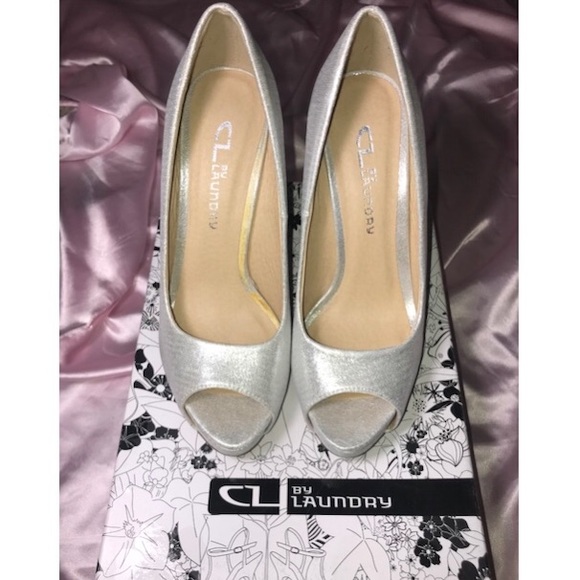 CL by Laundry - Sparkly Silver Heels Size 6 - Picture 2 of 5